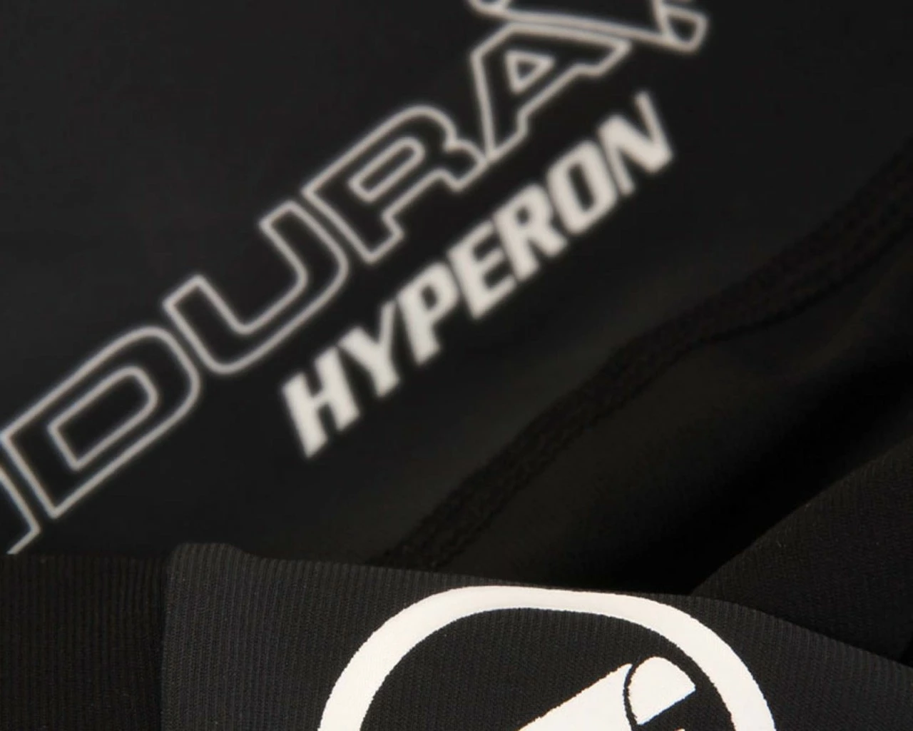 Endura Hyperon II Shorts Mit 500er Pad | Schwarz – Bild 3