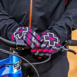 Muc-Off MTB Handschuhe Langfinger | Bolt 11 Muc-Off MTB Handschuhe Langfinger | Bolt -Cube-Laden muc off mtb handschuhe langfinger bolt 005 70321 2200x1760 1280x1280
